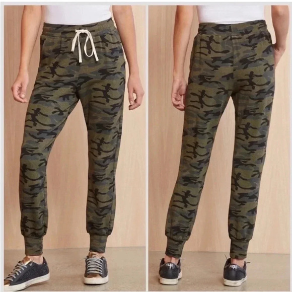Sundry Green camo pocket jogger from EVEREVE Sz 4 - Picture 1 of 5